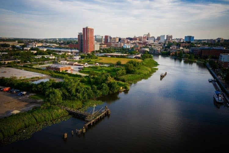 10 Famous Singers from Delaware