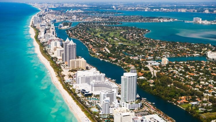 10 Famous Singers from Florida