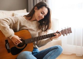 10 Best Online Guitar Lessons for Beginners