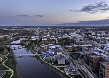 10 Famous Singers from Iowa