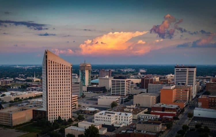 10 Famous Singers from Kansas