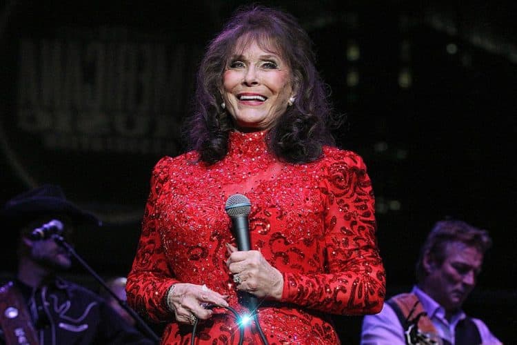 10 Best Loretta Lynn Songs of All Time - Singersroom.com