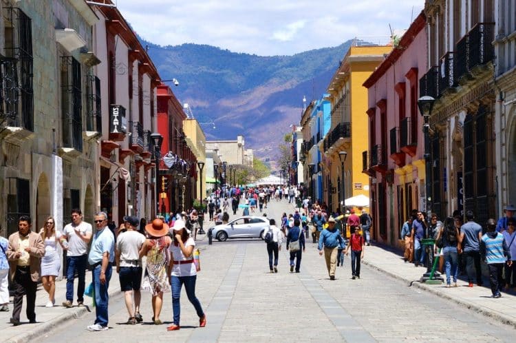 10 Famous Singers from Mexico