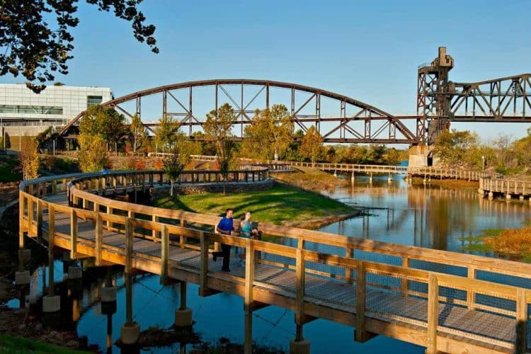 10 Famous Singers from Arkansas