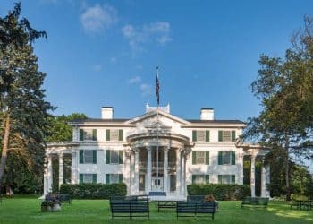 10 Famous Singers from Nebraska