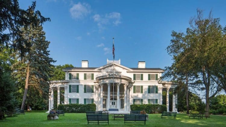 10 Famous Singers from Nebraska