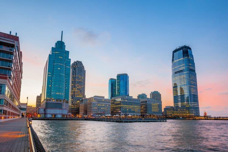 10 Famous Singers from New Jersey