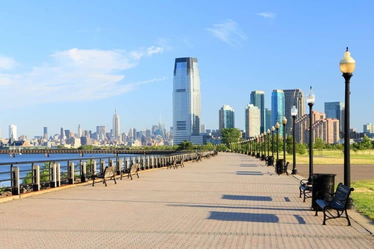 10 Famous Singers from New Jersey