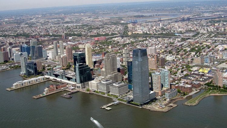 10 Famous Singers from New Jersey