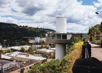 10 Famous Singers from Oregon