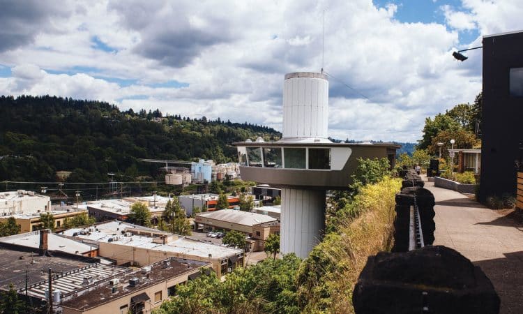 10 Famous Singers from Oregon