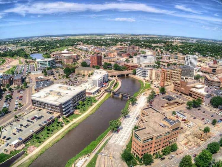 10 Famous Singers from North Dakota