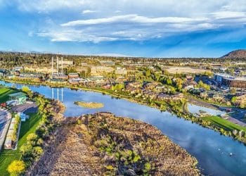 10 Famous Singers from Oregon