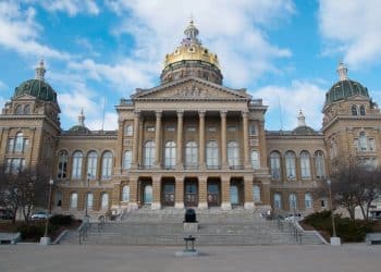 10 Famous Singers from Iowa