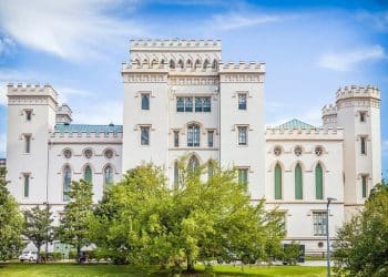 10 Famous Singers from Louisiana