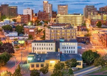 10 Famous Singers from Maine