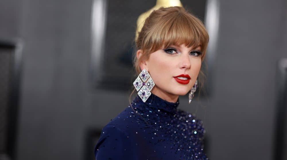 10 Best Taylor Swift Songs of All Time - Singersroom.com