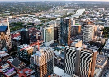 10 Famous Singers from Tennessee