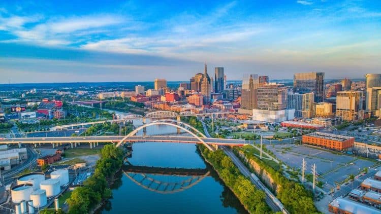 10 Famous Singers from Tennessee