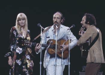 15 Best Folk Music Singers of All Time