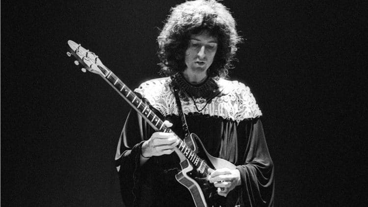 15 Best Guitar Players of All Time