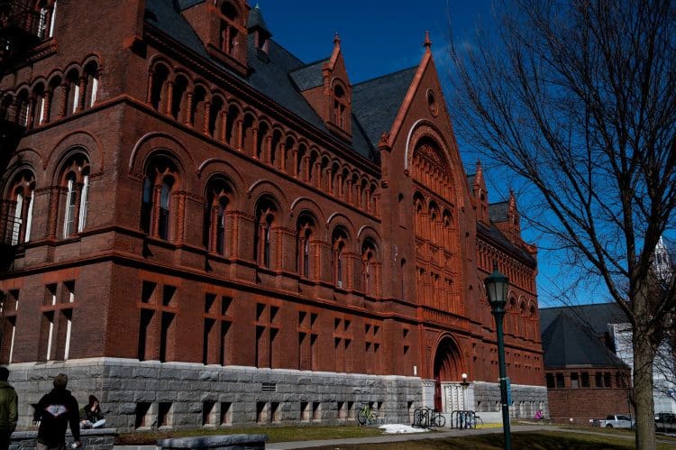 10 Famous Singers from Vermont