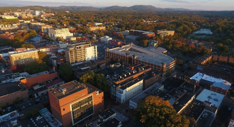 10 Famous Singers from Virginia