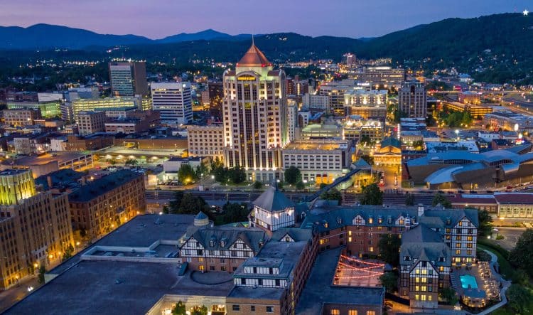 10 Famous Singers from Virginia