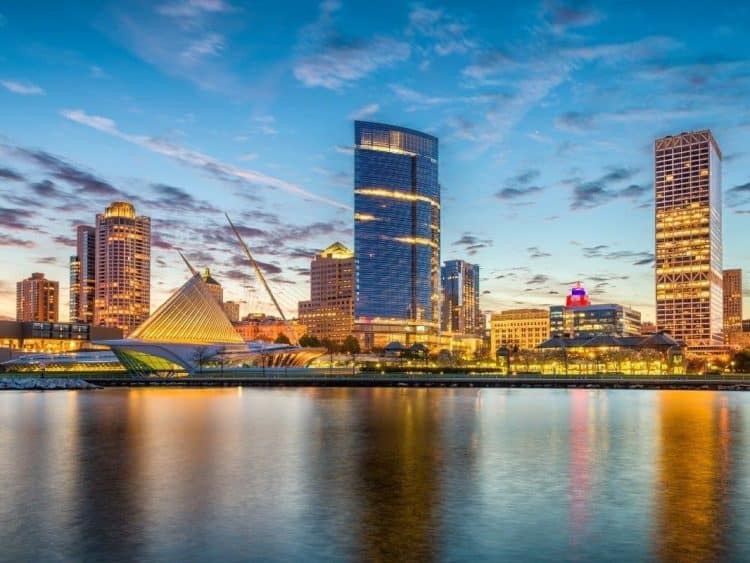 10 Famous Singers from Wisconsin