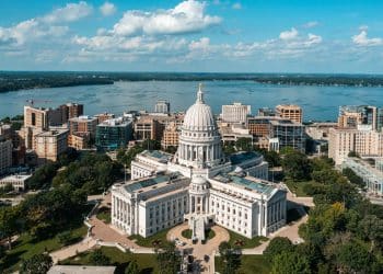 10 Famous Singers from Wisconsin