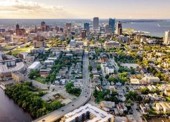 10 Famous Singers from Wisconsin