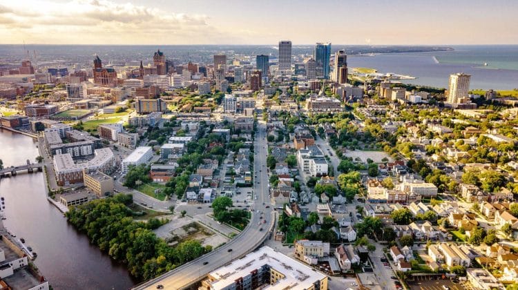 10 Famous Singers from Wisconsin