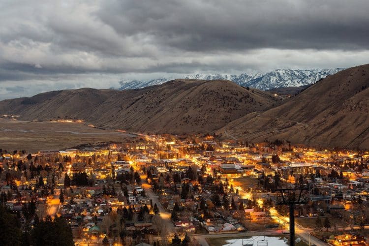 10 Famous Singers from Wyoming