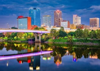 10 Famous Singers from Arkansas