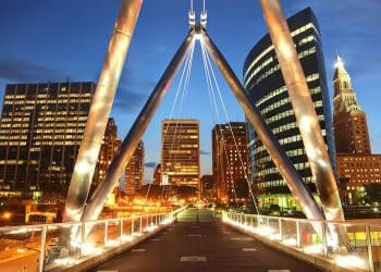 10 Famous Singers from Connecticut