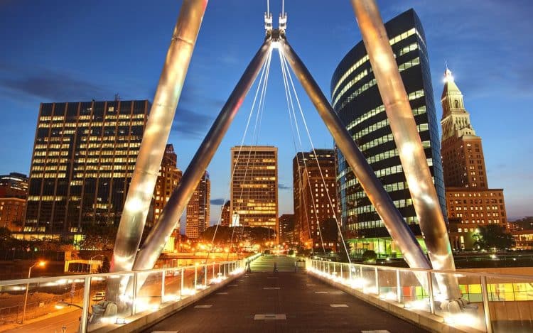 10 Famous Singers from Connecticut