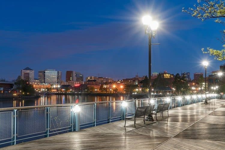 10 Famous Singers from Delaware