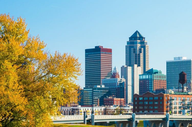 10 Famous Singers from Iowa