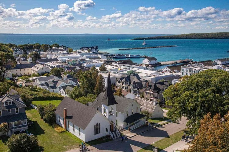 10 Famous Singers from Michigan