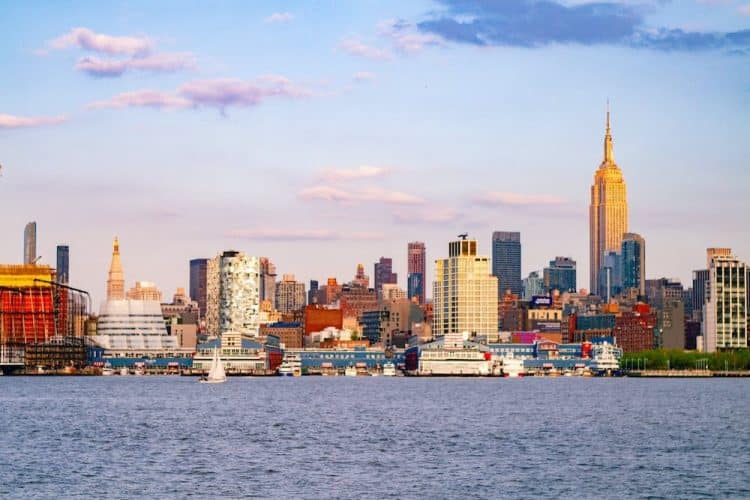 10 Famous Singers from New Jersey