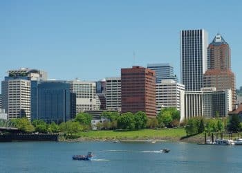 10 Famous Singers from Oregon