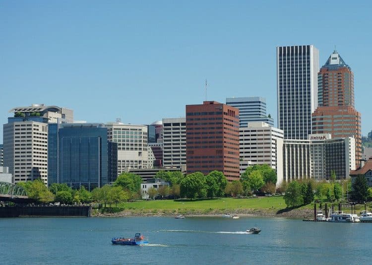 10 Famous Singers from Oregon