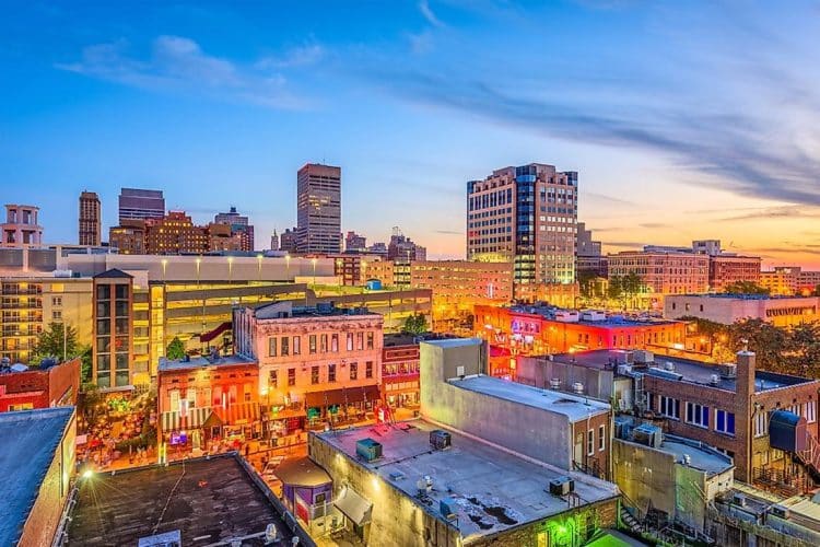 10 Famous Singers from Tennessee