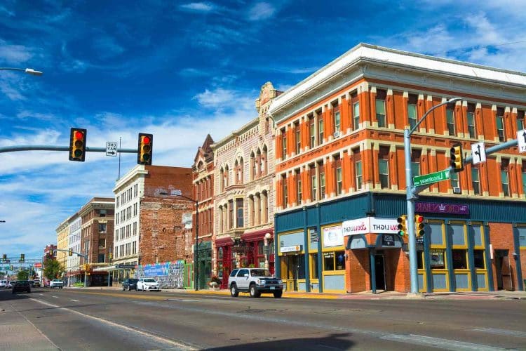 10 Famous Singers from Wyoming