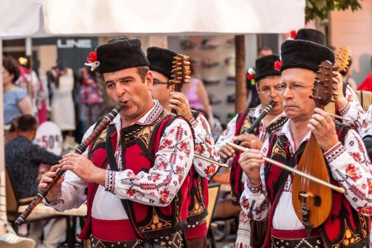 15 Best Folk Music Songs of All Time