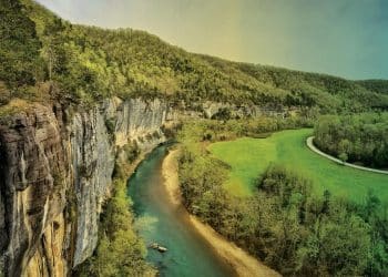 10 Famous Singers from Arkansas