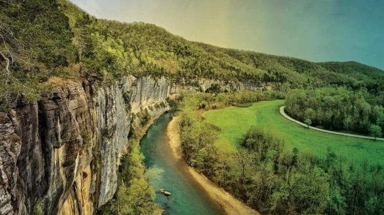 10 Famous Singers from Arkansas