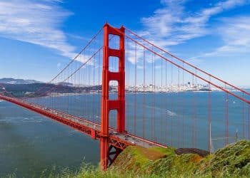 10 Famous Singers from California