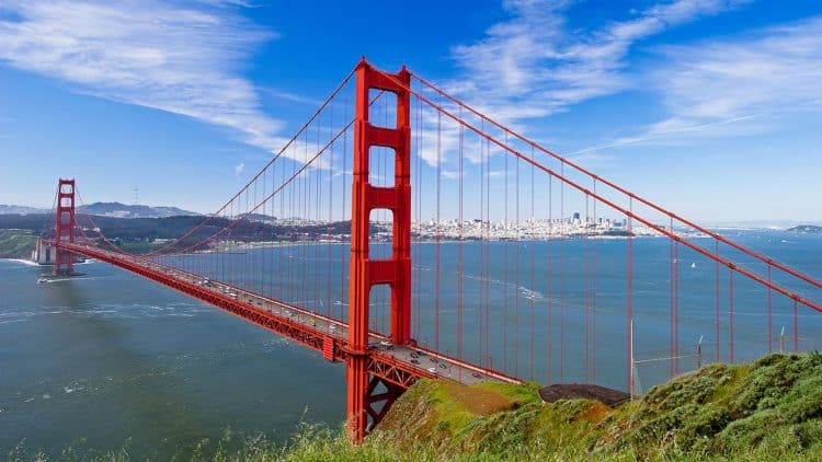 10 Famous Singers from California