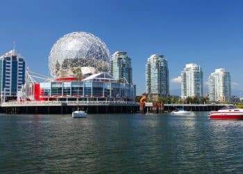 10 Famous Singers from Canada